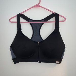 Victoria’s Secret front close sports bra